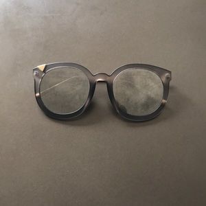 Trendy reflective grey sunglasses with gold accent